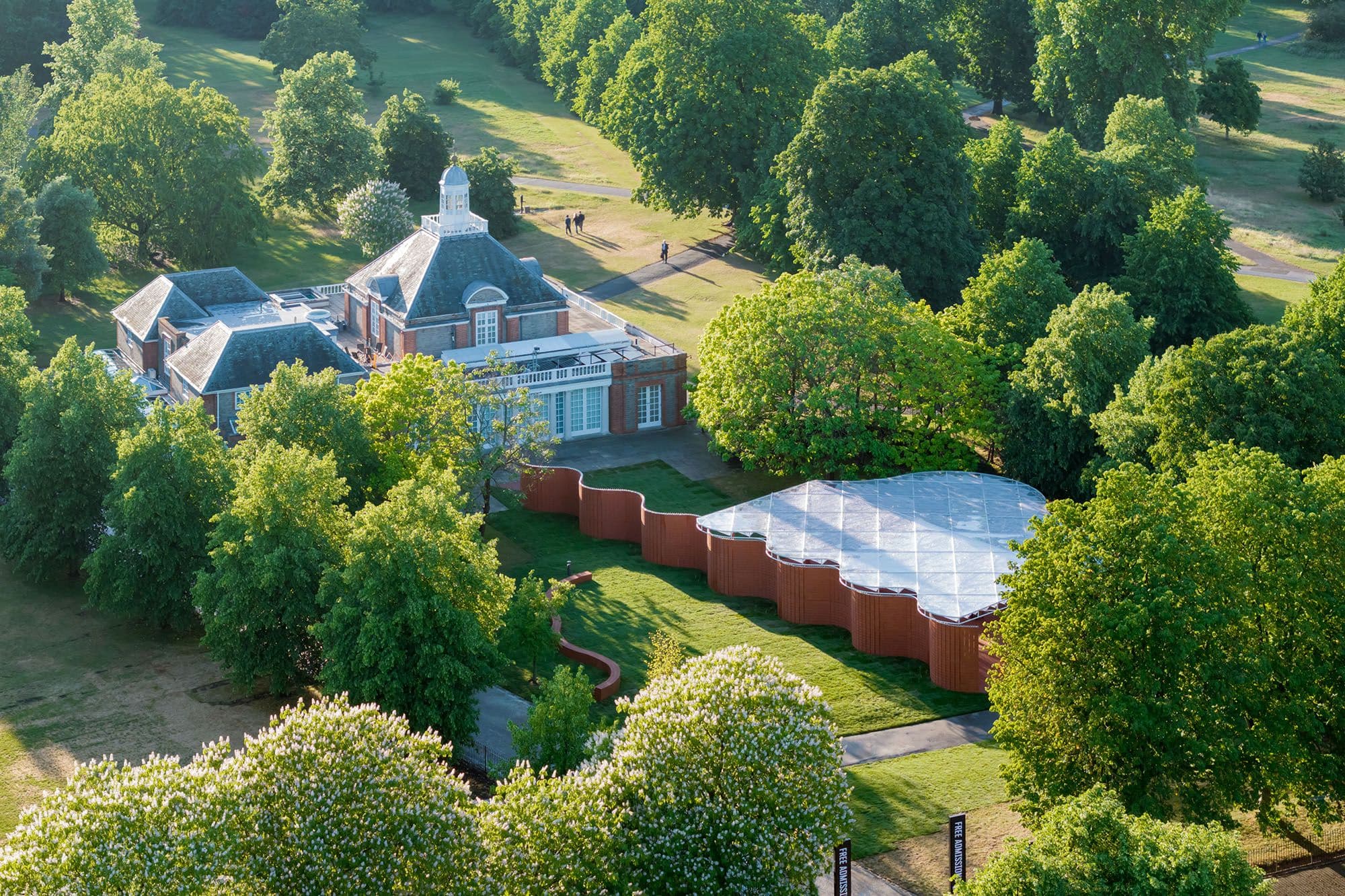 Serpentine Pavilion 2026: mattoni in movimento