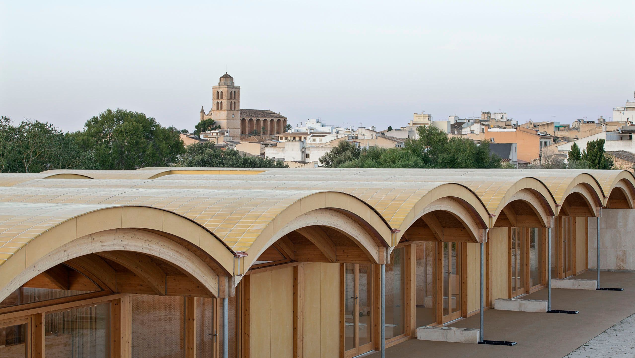 Roof / Escoleta De Muro by Bos Arquitectes