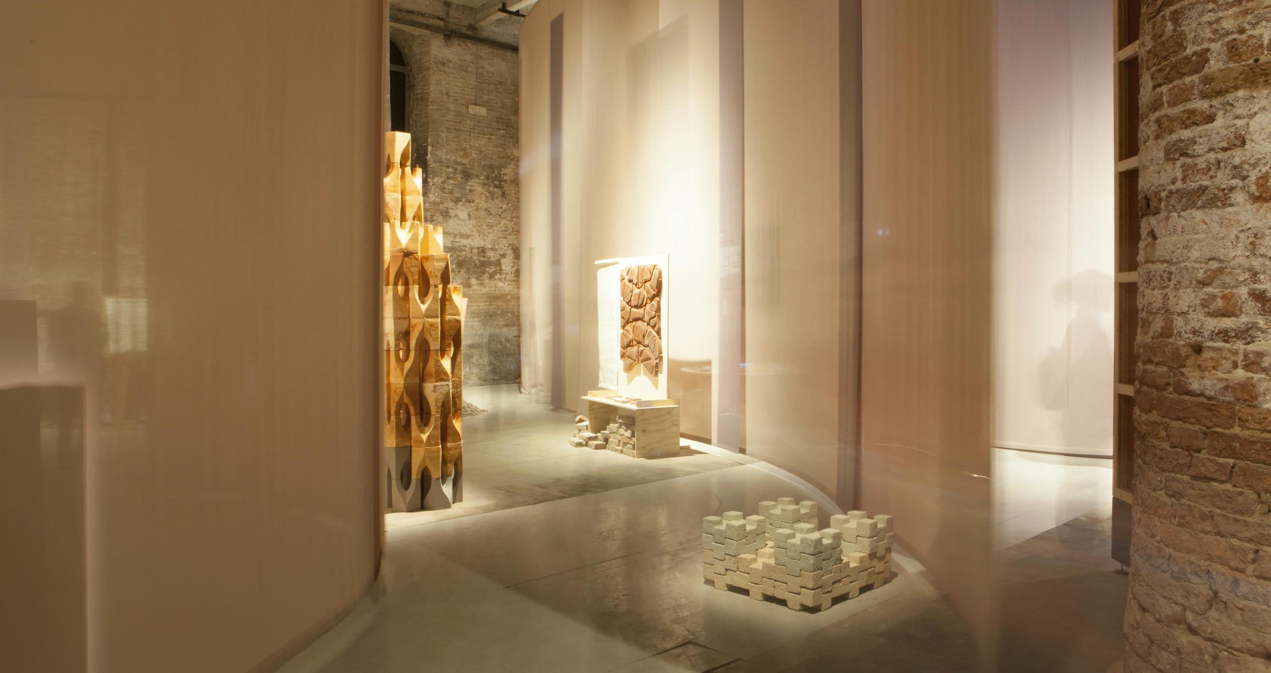 Matter on display: between senses and futures