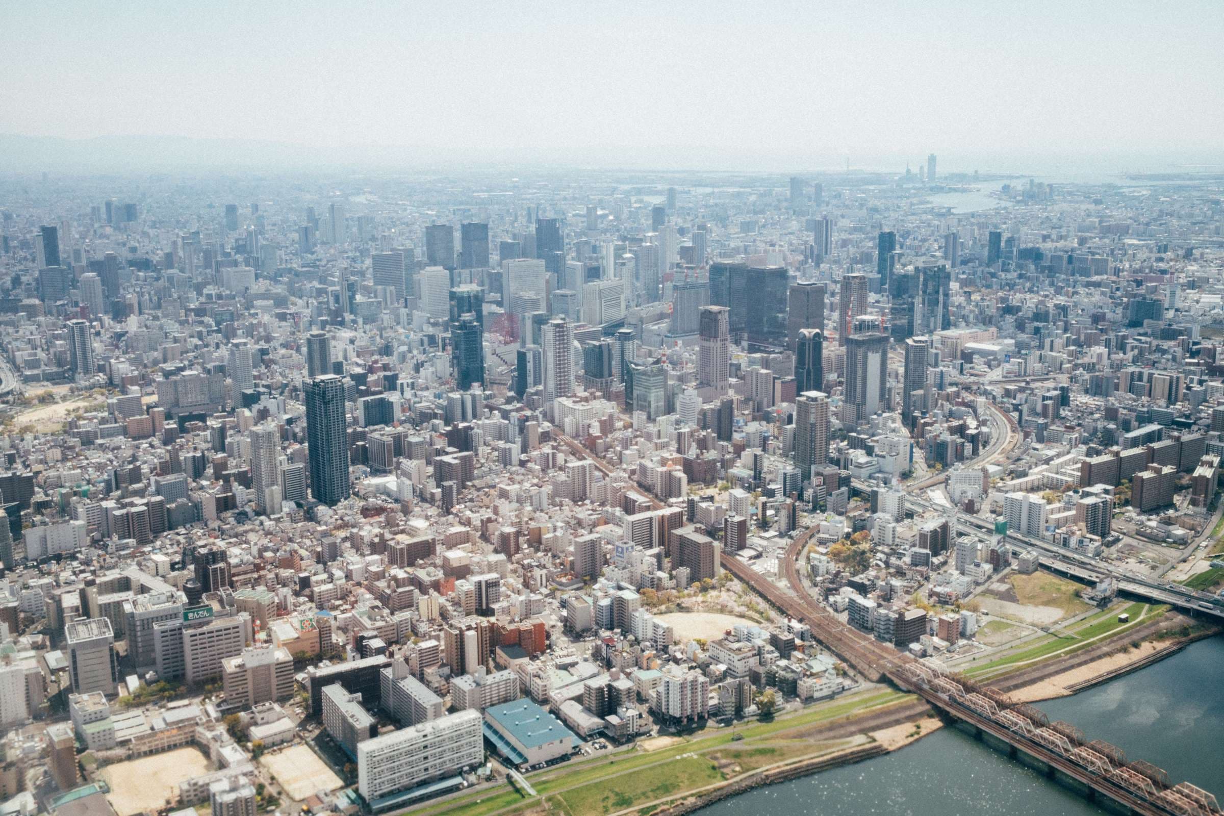 Venti edifici a Osaka: un secolo di architettura nel Kansai