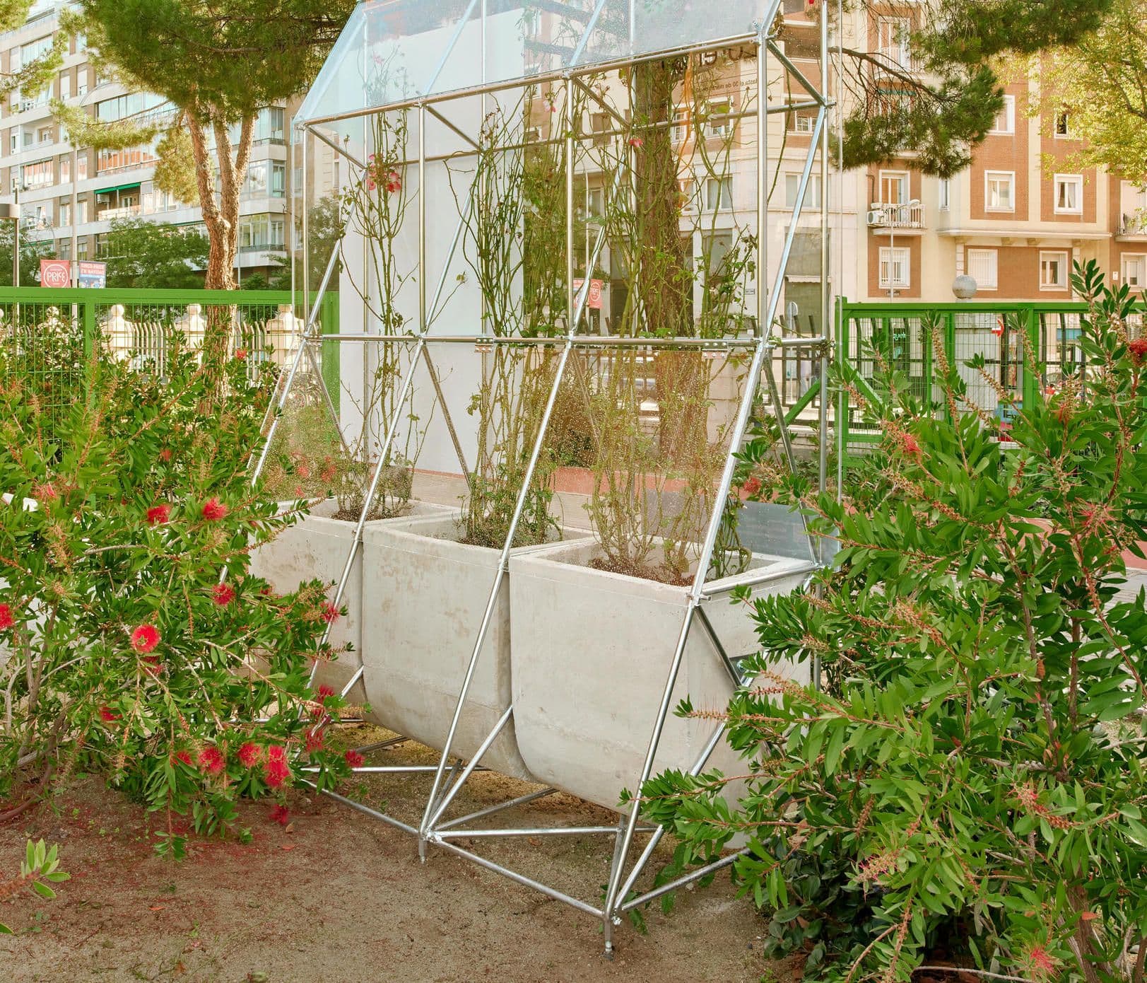 Garden / Invernáculo by Casanovas Blanco