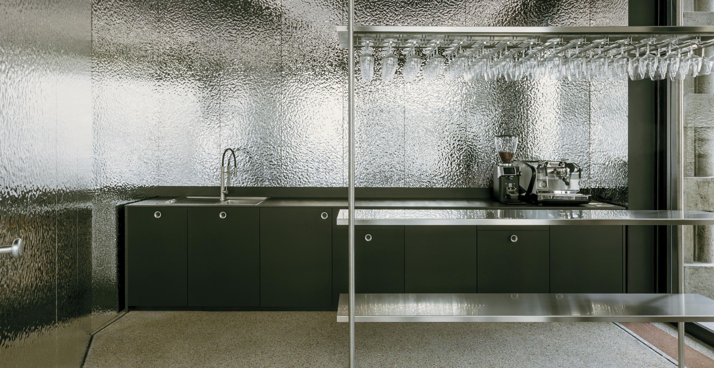 Wall / Eris by Velia