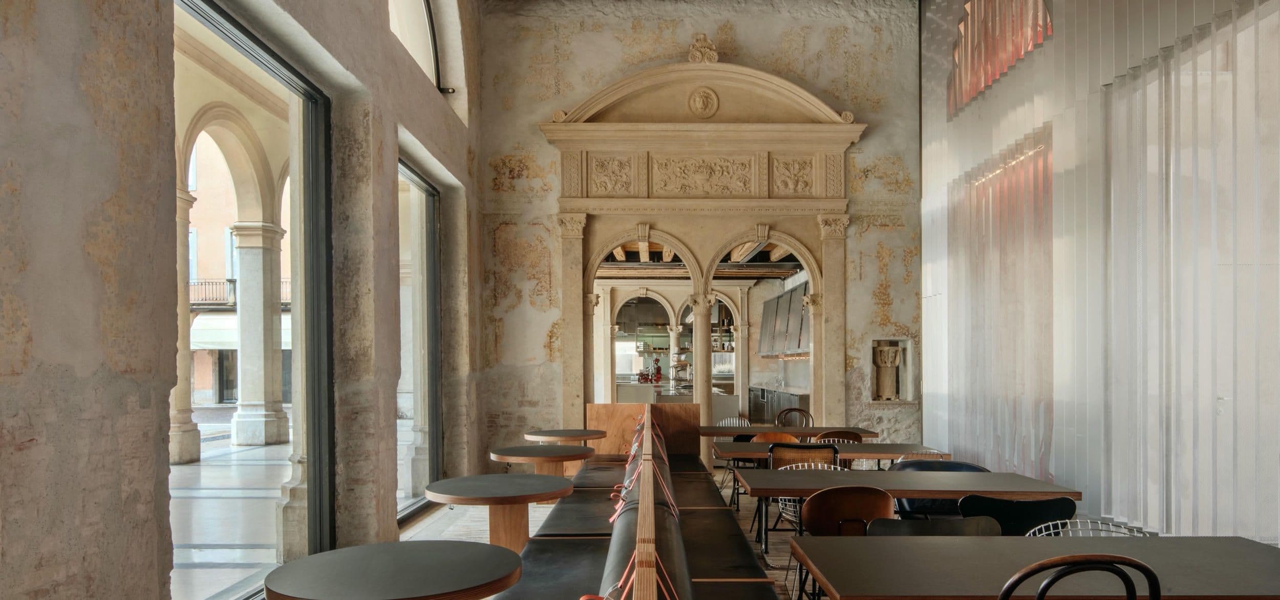 Caffè Nazionale: un pezzo di città in un interno storico