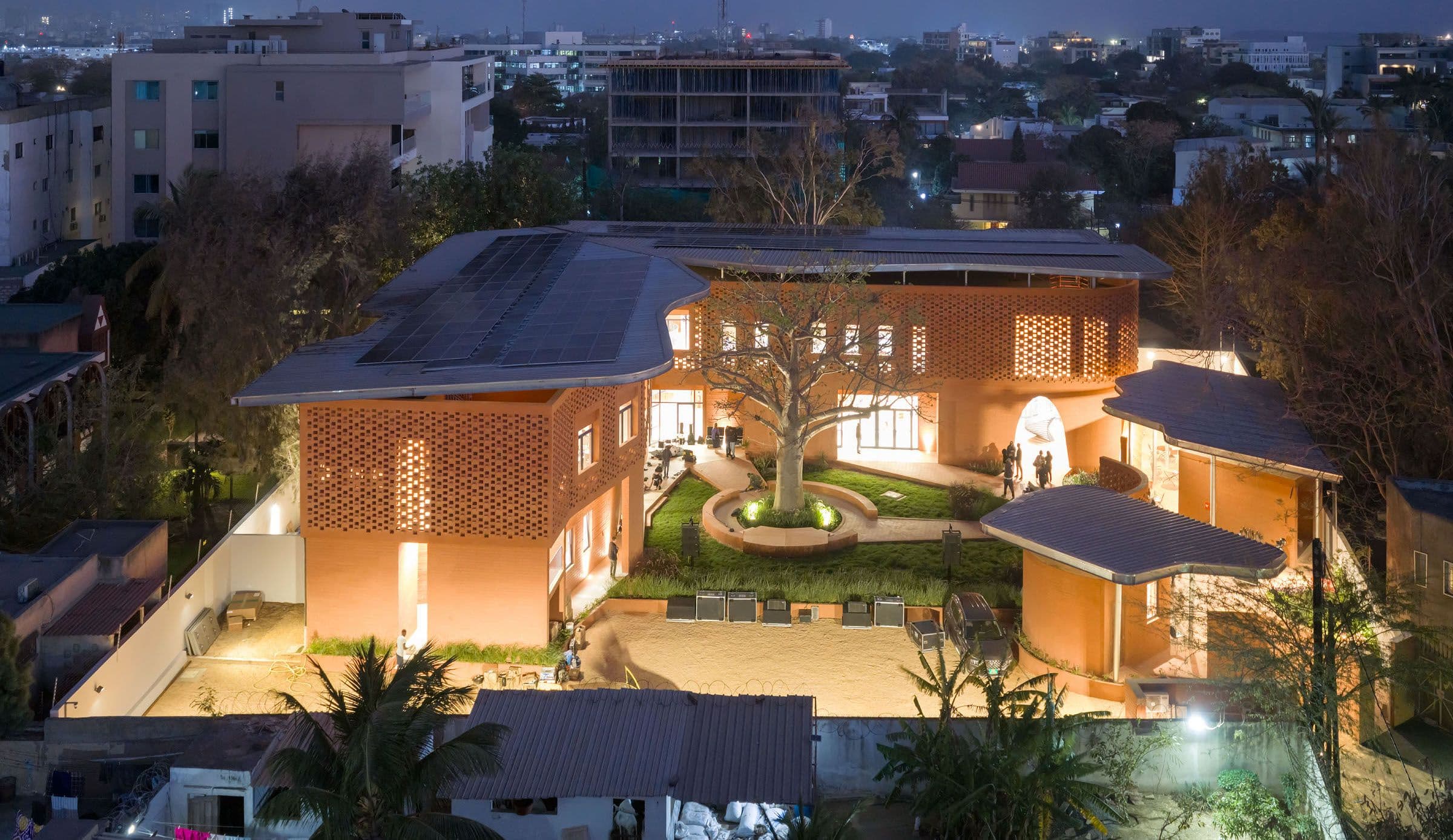 Goethe Institute: architettura all’ombra del baobab